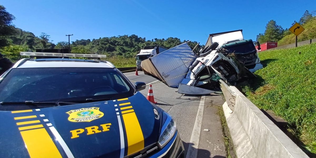 Colisão lateral deixa um homem morto na BR-116 em Campina Grande do Sul