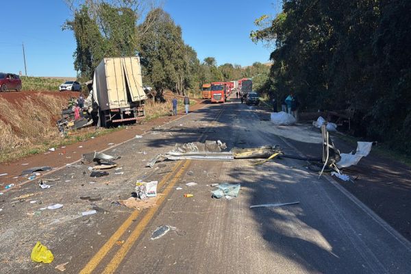 Colisão entre seis veículos interdita BR-369 por três horas em Ubiratã