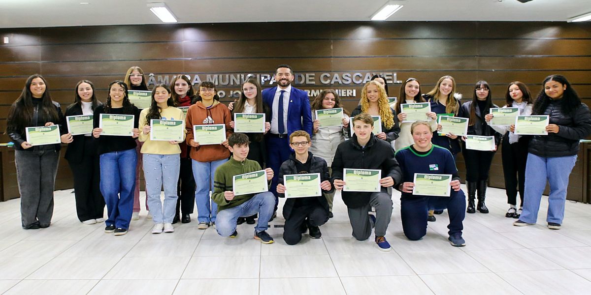 Inaugurando parceria com TRE, Câmara Jovem dá posse aos eleitos para nova legislatura