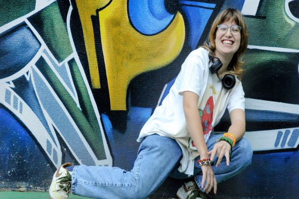 Imagem referente a notícia: Do hip-hop ao samba: jovem alemã vive imersão cultural no Brasil e se encanta com Cascavel