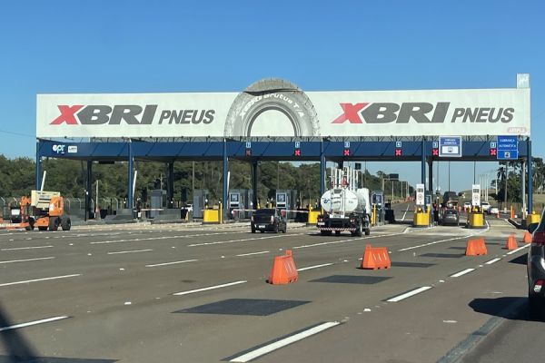 Imagem referente a notícia: Vai passar no pedágio a partir de sábado? Veja o que muda, formas de pagar a tarifa e como ganhar desconto!