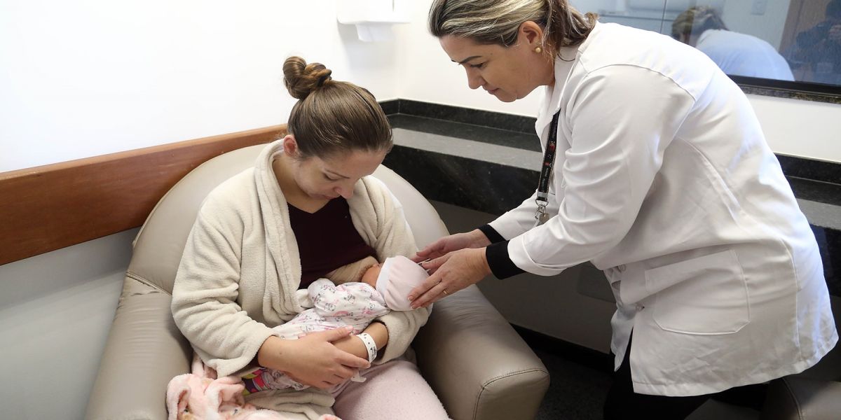 Mulheres paranaenses têm menos filhos e são mães mais tarde, aponta IBGE