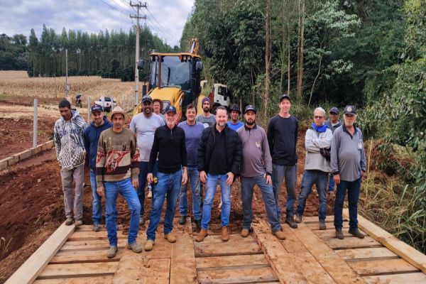 Imagem referente a notícia: Ponte da Anta Gorda é revitalizada em ação conjunta entre Corbélia e Cafelândia
