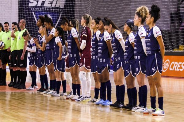 Imagem referente a notícia: Stein Cascavel vence mais uma, mantém invencibilidade na LFF e arrecada 500 agasalhos para o Provopar