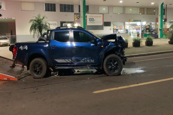 Imagem referente a notícia: Grave colisão entre quatro veículos deixa mulher em estado crítico no Bairro Claudete
