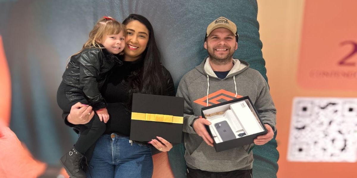 Catuaí Cascavel entrega kits tech aos ganhadores da Campanha de Dia dos Namorados