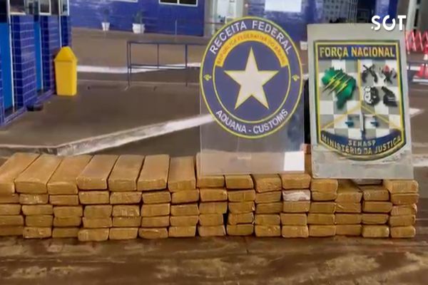Imagem referente a notícia: Receita Federal apreende mais de 289 kg de substância análoga à maconha em veículos com placas paraguaias