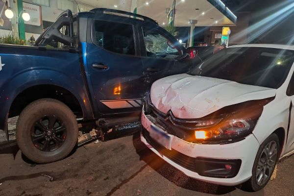 Grave colisão entre quatro veículos deixa mulher em estado crítico no Bairro Claudete