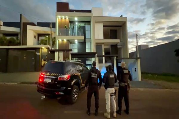 Imagem referente a notícia: Operação Flaunting: Polícia Federal de Cascavel prende suspeito de lavar dinheiro para facção criminosa ligada ao PCC