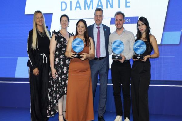 Imagem referente a notícia: Salas do Empreendedor de Corbélia, Terra Roxa e Três Barras recebem Selo Diamante