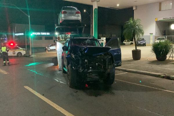 Agente da PF envolvido em grave acidente na Rua Jorge Lacerda apresentava "sinais visíveis de embriaguez", consta no BO