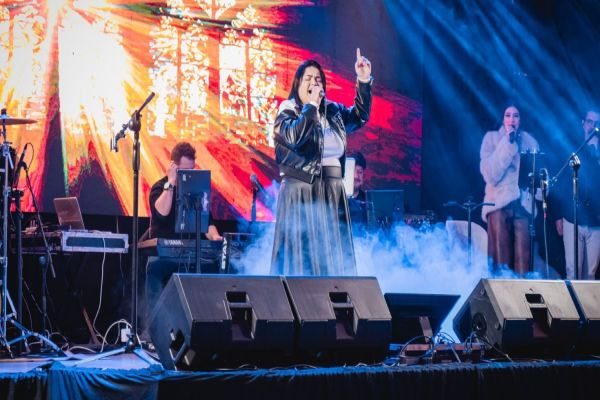 Imagem referente a notícia: Abertura do FERMOP 2025 encanta público em Quedas do Iguaçu