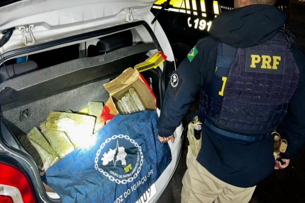 Menor é contratado para assumir posse de droga durante abordagem da PRF na BR-277, no Paraná