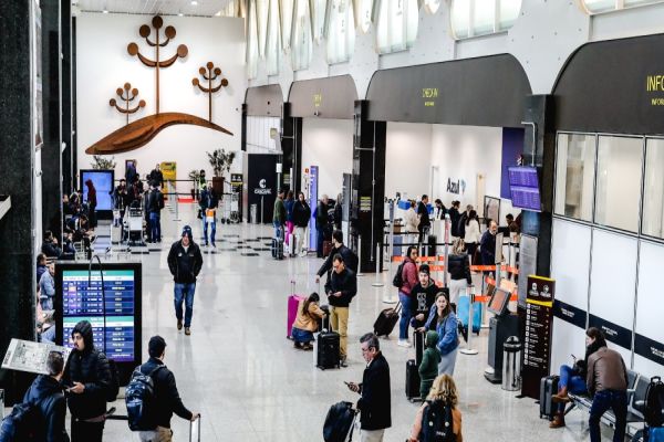 Imagem referente a notícia: Aeroporto Regional de Cascavel terá voos diretos para Maceió na temporada de férias