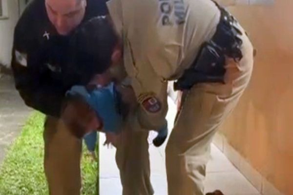 Polícia Militar do Paraná utiliza técnica de primeiros socorros para salvar bebê engasgado em Curitiba