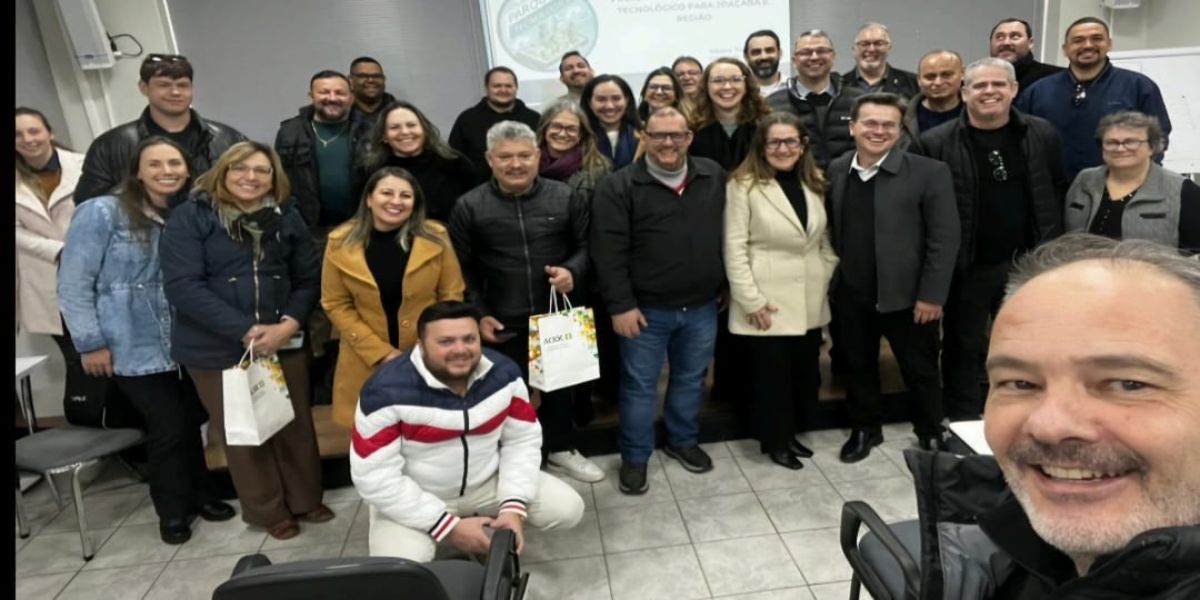 Líderes de 13 cidades do Oeste conhecem polo empreendedor catarinense