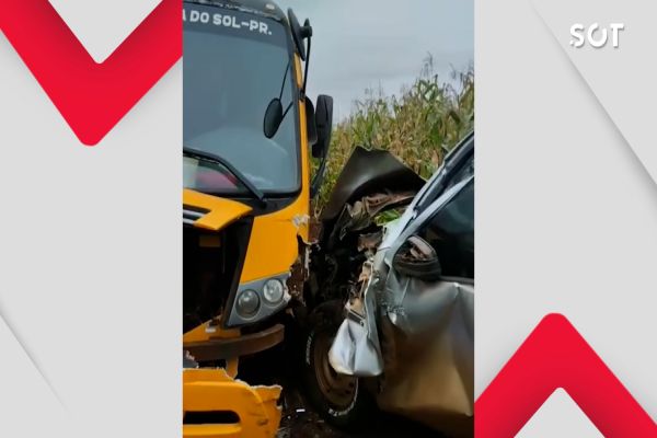 Imagem referente a notícia: Ônibus escolar com 25 alunos se envolve em acidente em estrada rural de Quinta do Sol