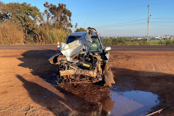 Imagem referente a notícia: Colisão frontal na BR-369 deixa dois feridos e revela carga de contrabando em Cascavel