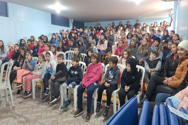 Imagem referente a notícia: Projeto Samuzinho ensina primeiros socorros a 250 crianças em Três Barras do Paraná