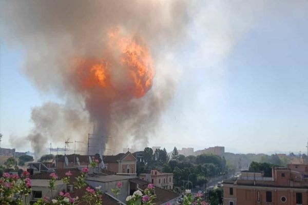 Imagem referente a notícia: Explosão em posto de gasolina deixa 27 feridos e causa pânico em Roma