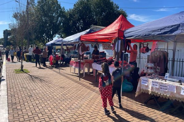 Feira especial agita o Bairro Periolo com produtos acessíveis e apoio à comunidade