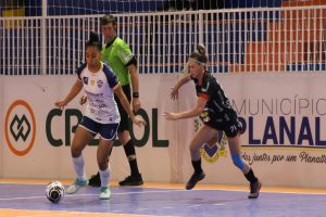 Imagem referente a notícia: Final emocionante definirá campeãs do futsal feminino nos Japs Regionais em Planalto