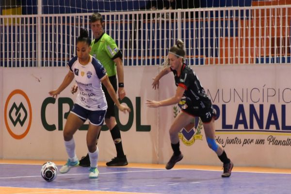 Imagem referente a notícia: Final emocionante definirá campeãs do futsal feminino nos Japs Regionais em Planalto
