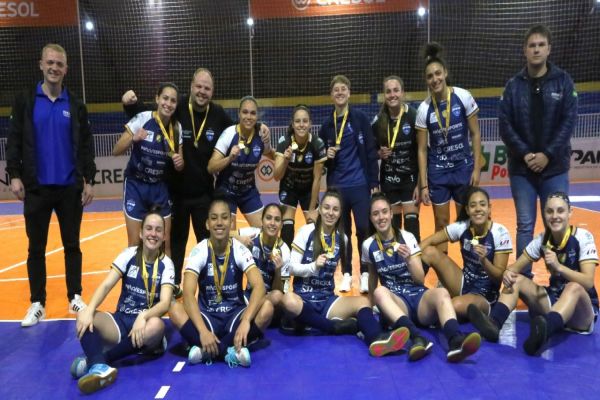 Imagem referente a notícia: Cascavel conquista o título regional com goleada na final do futsal feminino dos Jogos Abertos