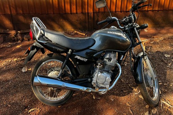 Imagem referente a notícia: Motociclista fica ferido após colisão lateral com caminhão de Cascavel na PR-486 em Assis Chateaubriand