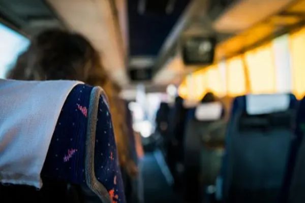 Imagem referente a notícia: Criminosos armados assaltam ônibus interestadual na BR-369, em Corbélia