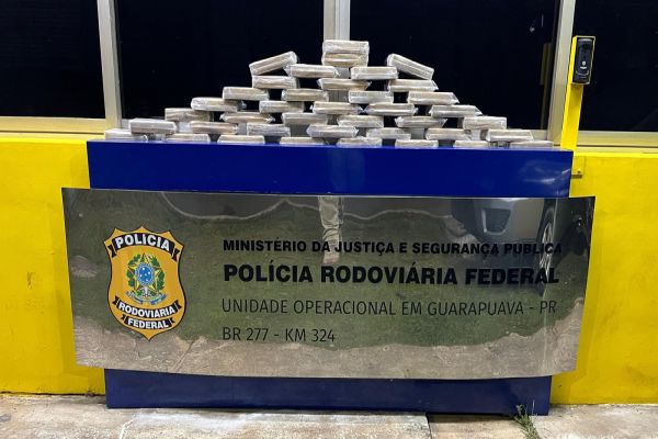 Imagem referente a notícia: PRF Apreende 41 Kg de Crack Escondidos em Fundo Falso na BR-277 em Guarapuava