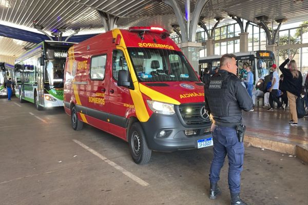 Imagem referente a notícia: Discussão entre colegas termina com jovem ferido no Terminal Leste em Cascavel