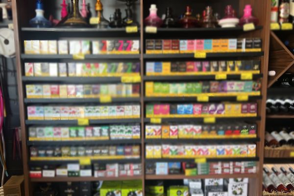 Imagem referente a notícia: Polícia Civil flagra venda de produtos de narguilé a menor de idade em Cascavel