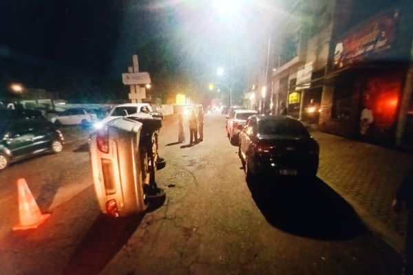 Condutor com sinais de embriaguez provoca acidente envolvendo três veículos em Cascavel