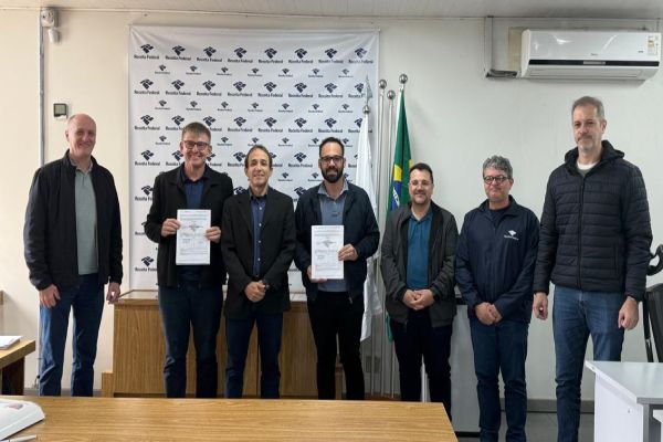 Imagem referente a notícia: Pacientes do Hospital Universitário de Cascavel recebem agasalhos doados pela Receita Federal
