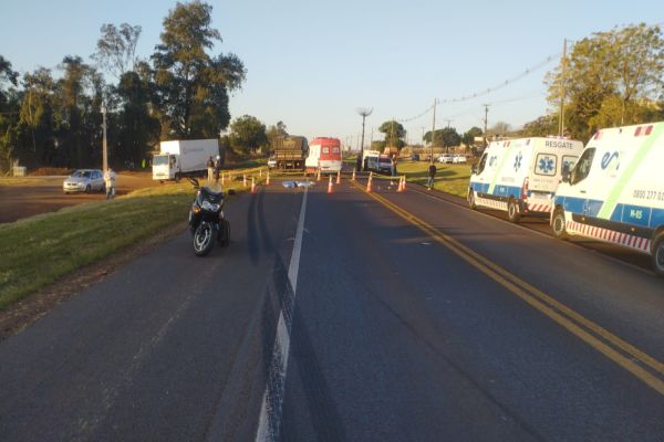Imagem referente a notícia: Motociclista de 42 anos morre em grave acidente na BR-277, em Santa Tereza do Oeste