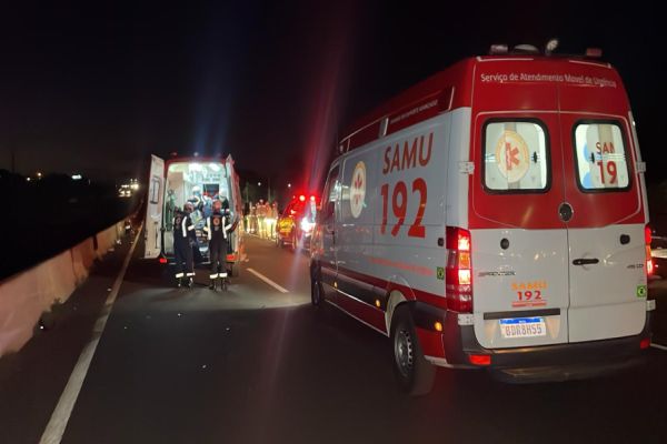 Imagem referente a notícia: Pedestre e motociclista ficam gravemente feridos em atropelamento violento na PRc-467 em Cascavel