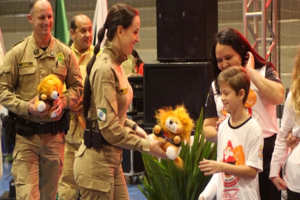 Imagem referente a notícia: Formatura do PROERD celebra formação de 430 alunos em Corbélia