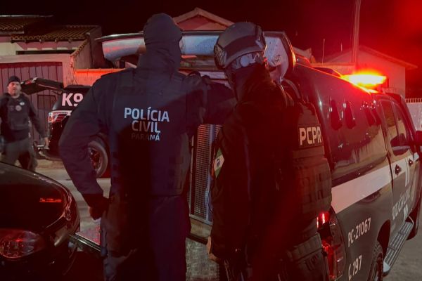 Imagem referente a notícia: PCPR deflagra operação contra organização envolvida com tráfico e tribunal do crime em Jacarezinho