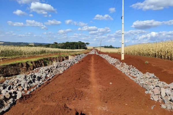 Imagem referente a notícia: Prefeitura de Santa Tereza do Oeste inicia calçamento na Linha Groli