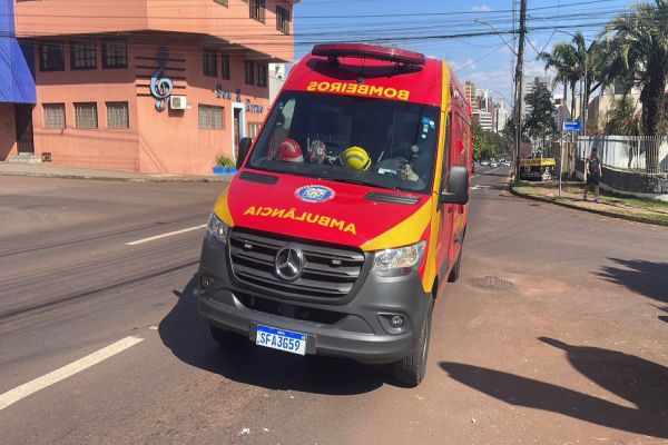 Imagem referente a notícia: Motociclista fica ferido em colisão de trânsito na região central de Cascavel