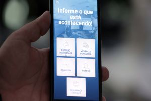 Imagem referente a notícia: App 190 PR: tecnologia transformou o acionamento da Polícia Militar no Paraná