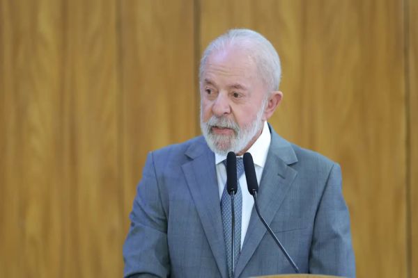 Imagem referente a notícia: Lula dá sinal verde:  Brasil regulamenta Lei da Reciprocidade Comercial para reagir a barreiras internacionais