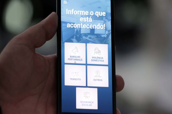 Imagem referente a notícia: App 190 PR: tecnologia transformou o acionamento da Polícia Militar no Paraná