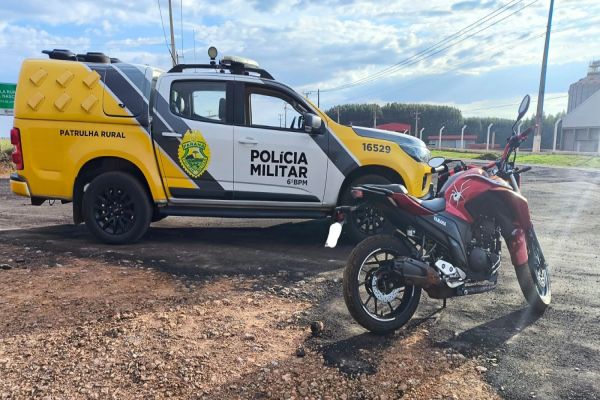 Indivíduo foge da PM com motocicleta, cai e é detido com simulacro no Distrito de Juvinópolis, em Cascavel