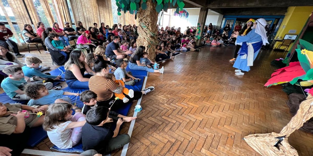 Com casa cheia, projeto "Férias com Leitura" encanta pequenos em ação gratuita na Biblioteca Pública de Cascavel