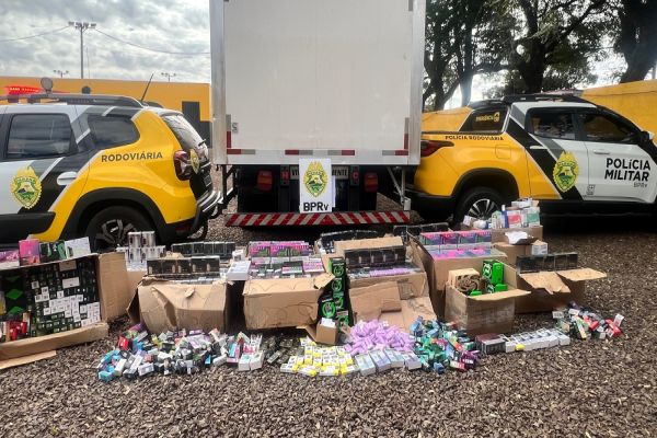 Imagem referente a notícia: Caminhão com mercadorias contrabandeadas é apreendido na PR-586 em Santa Tereza do Oeste
