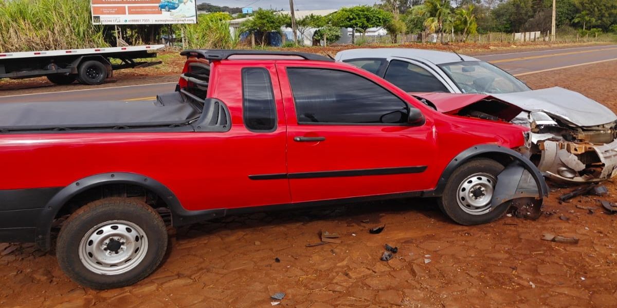 Acidente deixa três pessoas feridas em colisão na PR-495 entre Missal e Dom Armando