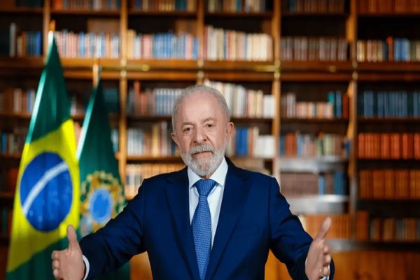 Imagem referente a notícia: Em pronunciamento, Lula diz que tarifaço é "chantagem inaceitável"