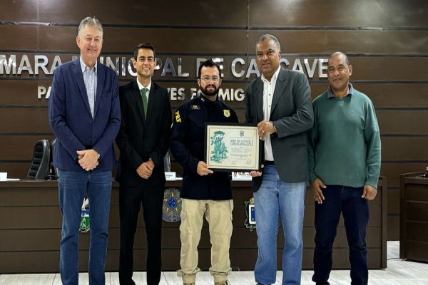 Imagem referente a notícia: Delegacia da PRF em Cascavel recebe homenagem por atuação nas rodovias